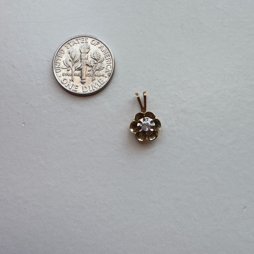Vintage estate 10k Gold and Diamond Flower Pendant